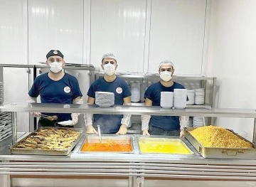 &Uuml;NİVERSİTE YEMEĞİNE &Ouml;ĞRENCİLERDEN TAM NOT