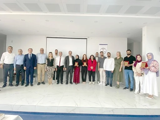 UYGULAMA OKULUNDAN RESİM SERGİSİ VE &Ouml;D&Uuml;L T&Ouml;RENİ