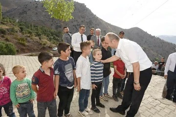 VALİ, 2 G&Uuml;NDE 25 K&Ouml;Y GEZDİ