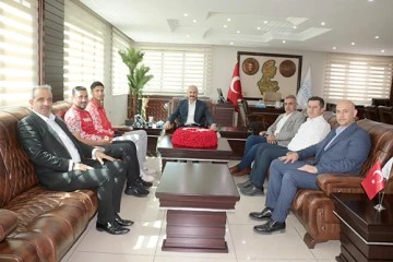 VALİ CANALP, AVRUPA İKİNCİSİ YILDIZ&rsquo;I ALTINLA &Ouml;D&Uuml;LLENDİRDİ