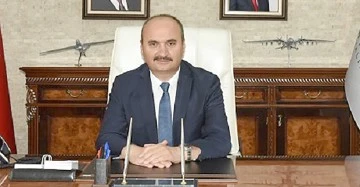 VALİ CANALP, GAZETECİLERİN G&Uuml;N&Uuml;N&Uuml; KUTLADI