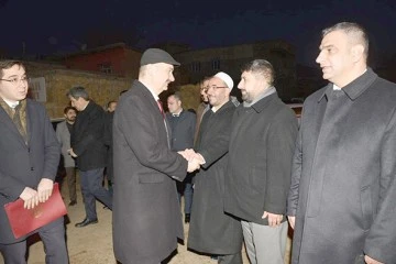 VALİ CANALP, GERC&Uuml;Ş&rsquo;&Uuml; GEZDİ