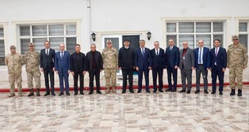 VALİ CANALP &lsquo;G&Uuml;VENLİ TRAFİK, G&Uuml;VENLİ TARIM&rsquo; SEMPOZYUMUNA KATILDI