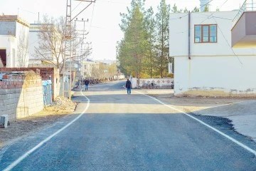 VALİ CANALP&rsquo;IN TALİMATIYLA K&Ouml;Y YOLLAR ASFALTLANDI