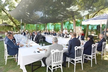 VALİ CANALP, KANAAT &Ouml;NDERLERİNİ AĞIRLADI