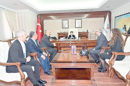 VALİ CANALP, KOLTUĞUNU MİNİK EREN’E DEVRETTİ