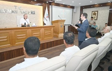 VALİ CANALP, KOZLUK&rsquo;TA YENİ SE&Ccedil;İLEN MUHTARLARLA BİR ARAYA GELDİ