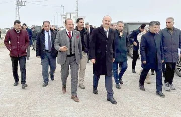 VALİ CANALP&rsquo;TAN, ESKİ VEKİL SU&Ccedil;İN&rsquo;İN K&Ouml;Y&Uuml;NE ZİYARET