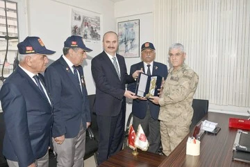 VALİ CANALP&rsquo;TAN GAZİLERE &Ouml;ZEL ZİYARET