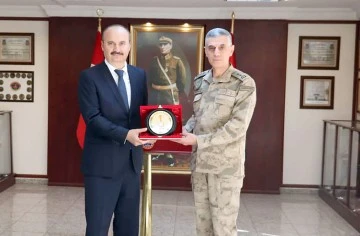 VALİ CANALP&rsquo;TAN T&Uuml;MGENERAL YAL&Ccedil;INKAYA&rsquo;YA ZİYARET