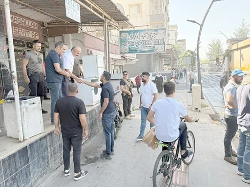 VALİ CANALP&rsquo;TEN ESNAFA S&Uuml;RPRİZ ZİYARET