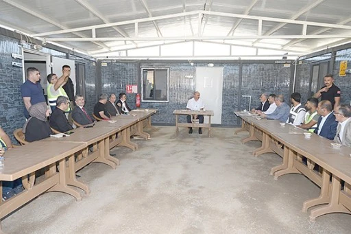 VALİ CANALP, TOPTANCILAR SİTESİ İNŞAATINDA İNCELEMELERDE BULUNDU