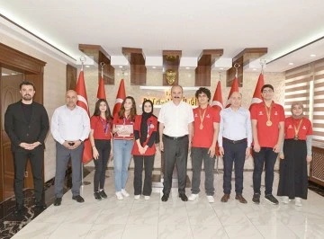 VALİ CANALP, T&Uuml;BİTAK &Ouml;ĞRENCİLERİNİ AĞIRLADI