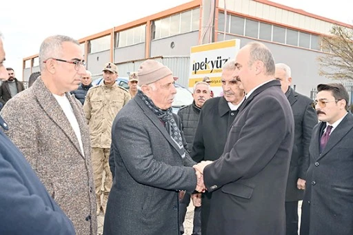 VALİ CANALP, YANGINDA ZARAR G&Ouml;REN FABRİKAYI İNCELEDİ