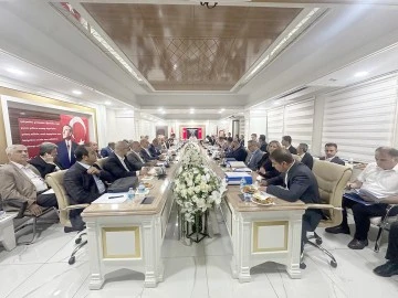 VALİ, SABAH 5&rsquo;TE TOPLANTI YAPTI