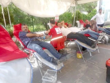 VATANDAŞLAR KAN BAĞIŞINDA