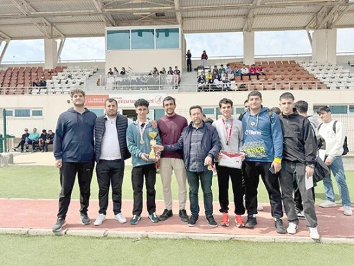 VEYSEL KARANİ T&Uuml;RKİYE&rsquo;NİN EN &Ccedil;OK &Ouml;D&Uuml;L ALAN OKULU OLDU