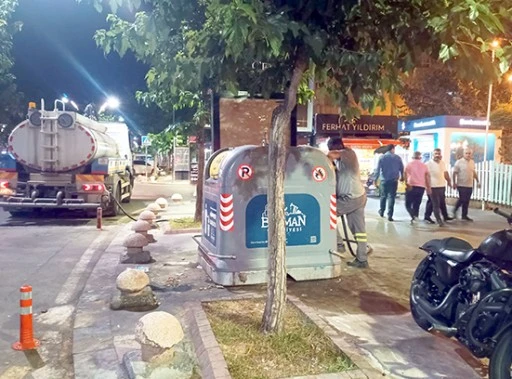 VİN&Ccedil;Lİ &Ccedil;&Ouml;P KONTEYNERLERİ HİJYENİK HALE GETİRİLİYOR