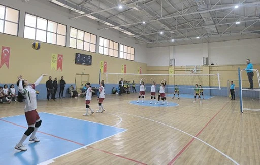 VOLEYBOLDA GEN&Ccedil; ERKEKLER HEYECANI BAŞLADI