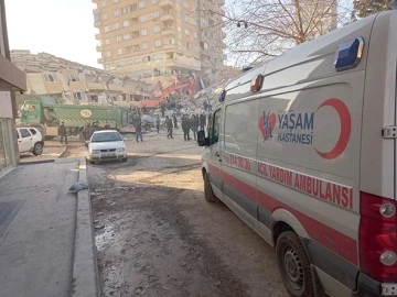 YAŞAM&rsquo;DAN DEPREM B&Ouml;LGESİNE AMBULANS DESTEĞİ