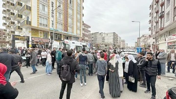 YAŞLI KADINA &Ccedil;ARPTI KA&Ccedil;TI!