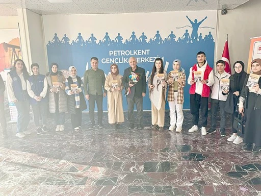 YAZAR ERATİLLA, GEN&Ccedil;LERLE S&Ouml;YLEŞİ YAPTI