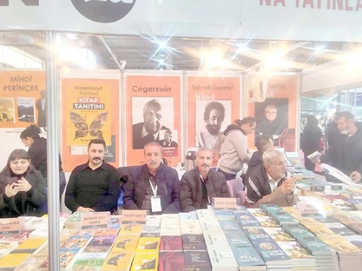 YAZAR KAVUŞ, DİYARBAKIR FUARI&rsquo;NDA OKURLARIYLA BULUŞTU