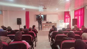 YAZAR &Ouml;ZMEN &ldquo;ARKADAŞINI SE&Ccedil;EN GELECEĞİNİ SE&Ccedil;ER&rdquo;