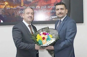 YENİ M&Uuml;D&Uuml;R, T&Ouml;RENLE G&Ouml;REVİ DEVRALDI