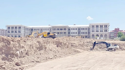 YENİ VALİLİK YERLEŞKESİ ÇEVRESİNDE YOĞUN MESAİ