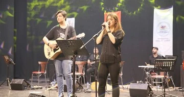 YENİ YETENEKLER SAHNEYE &Ccedil;IKTI