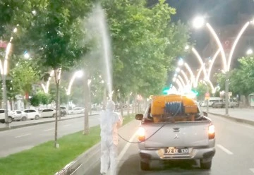 YEŞİL ALANLAR İLA&Ccedil;LANIYOR