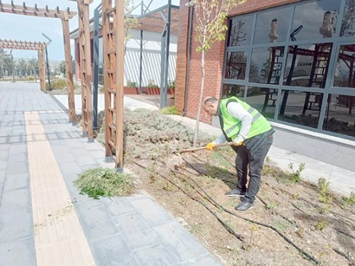 YEŞİL ALANLARA BAHAR DOKUNUŞU