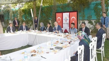 YETİM VE &Ouml;KS&Uuml;Z &Ccedil;OCUKLAR KAHVALTIDA AĞIRLANDI