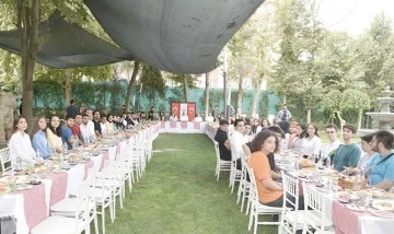 YKS&rsquo;DE DERECEYE GİREN &Ouml;ĞRENCİLER KONAKTA AĞIRLANDI