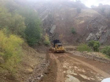 YOL A&Ccedil;MA &Ccedil;ALIŞMALARI S&Uuml;R&Uuml;YOR