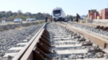 YOLCU TRENİ RAYDAN &Ccedil;IKTI