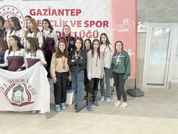 Y&Uuml;Z&Uuml;C&Uuml;LER FİNALE KALDI